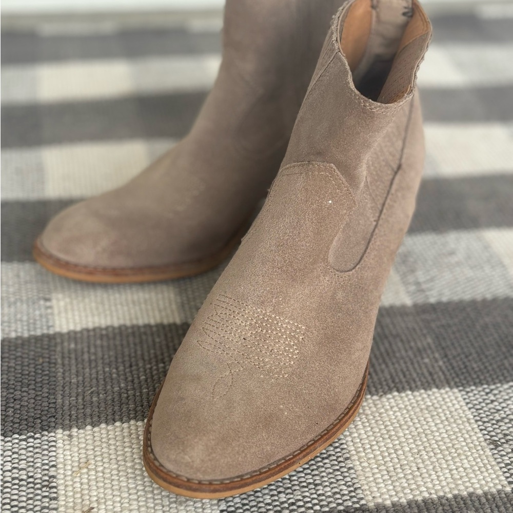 Dolce Vita ankle boots size 8